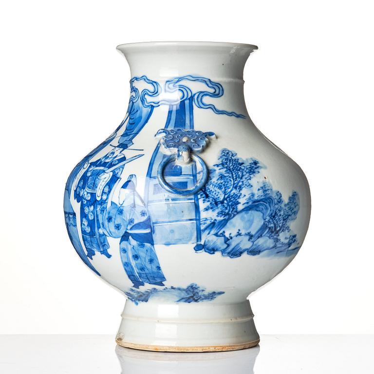 A blue and white vase, Qing dynasty, 19th Century.