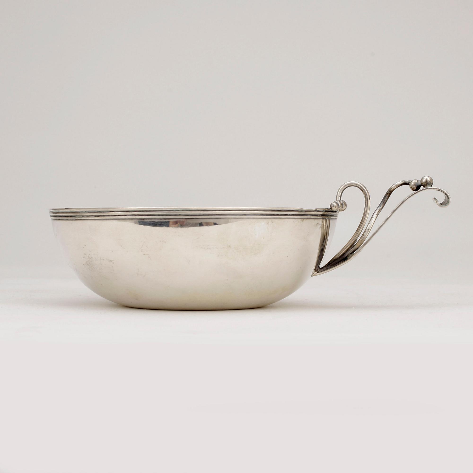 KÅSA / SKÅL, silver, K Andersson, Stockholm, 1946. Total vikt ca 142 g.