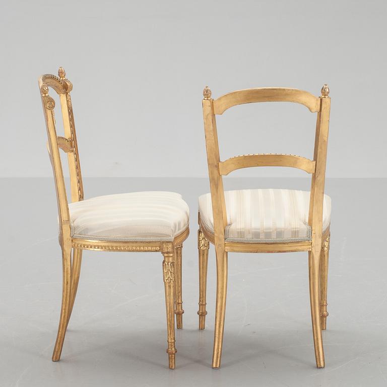 STOLAR, ett par, Louis XVI-stil, omkring år 1900.
