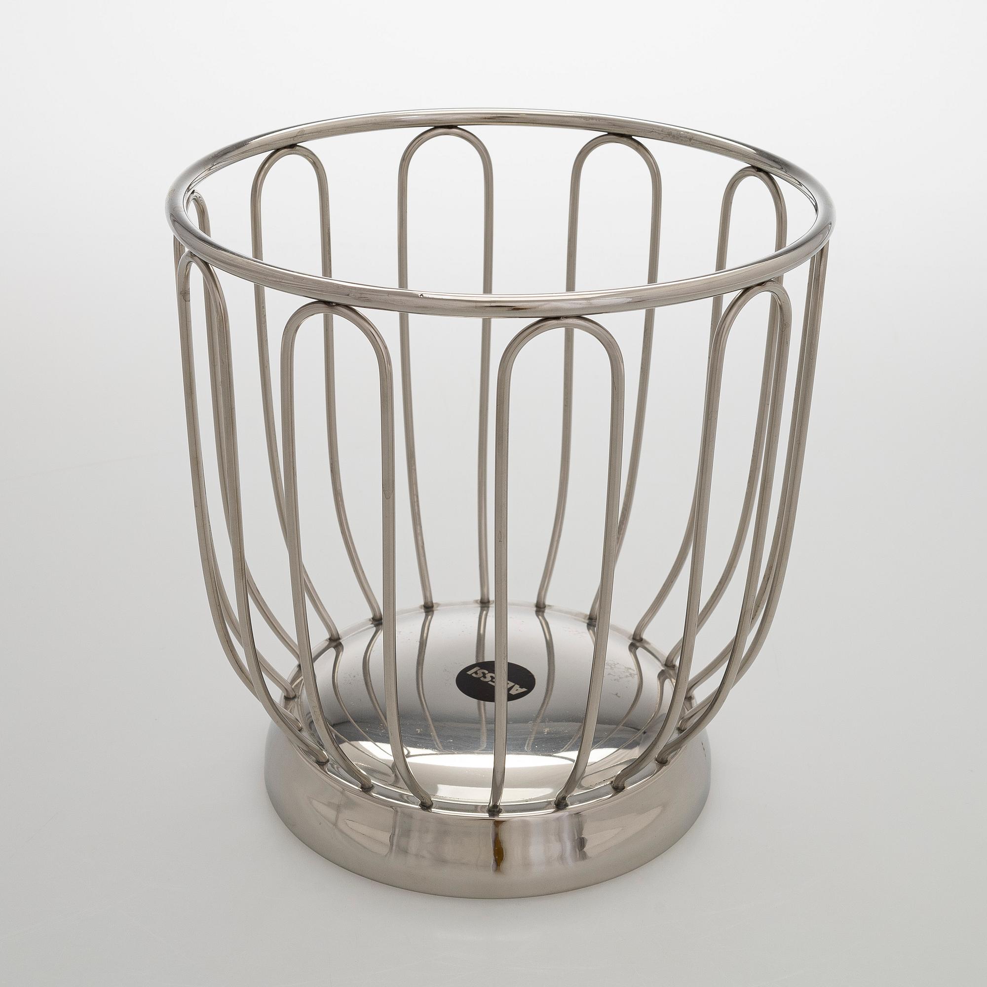 Alessi, a set of three serving bowls '370' and '845', Italy.