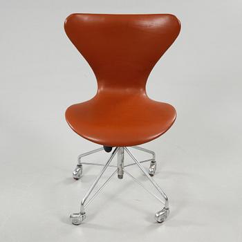 ARNE JACOBSEN, kontorsstol,"Sjuan", Fritz Hansen, 1965.