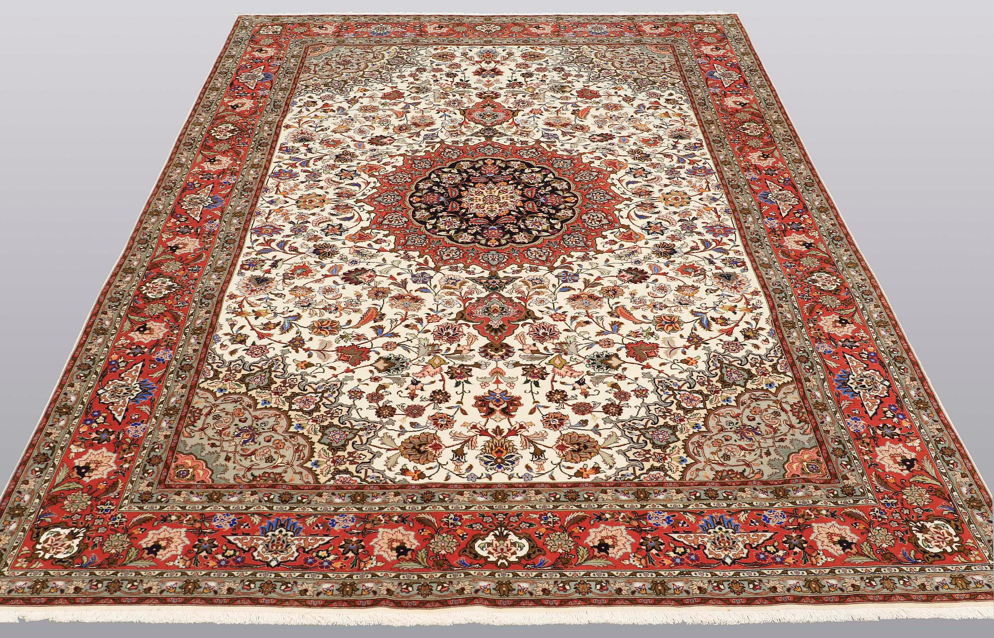 A carpet, Täbriz part silk, 306 x 200 cm.
