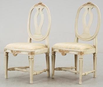 STOLAR, 2 st, snarlika, gustaviansk, 1700-tal samt gustaviansk stil 1900-tal.