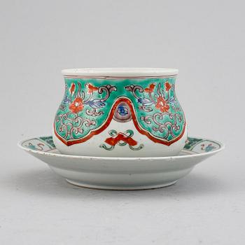 A famille verte censer and dish, Qing dynasty, Kangxi (1662-1722).