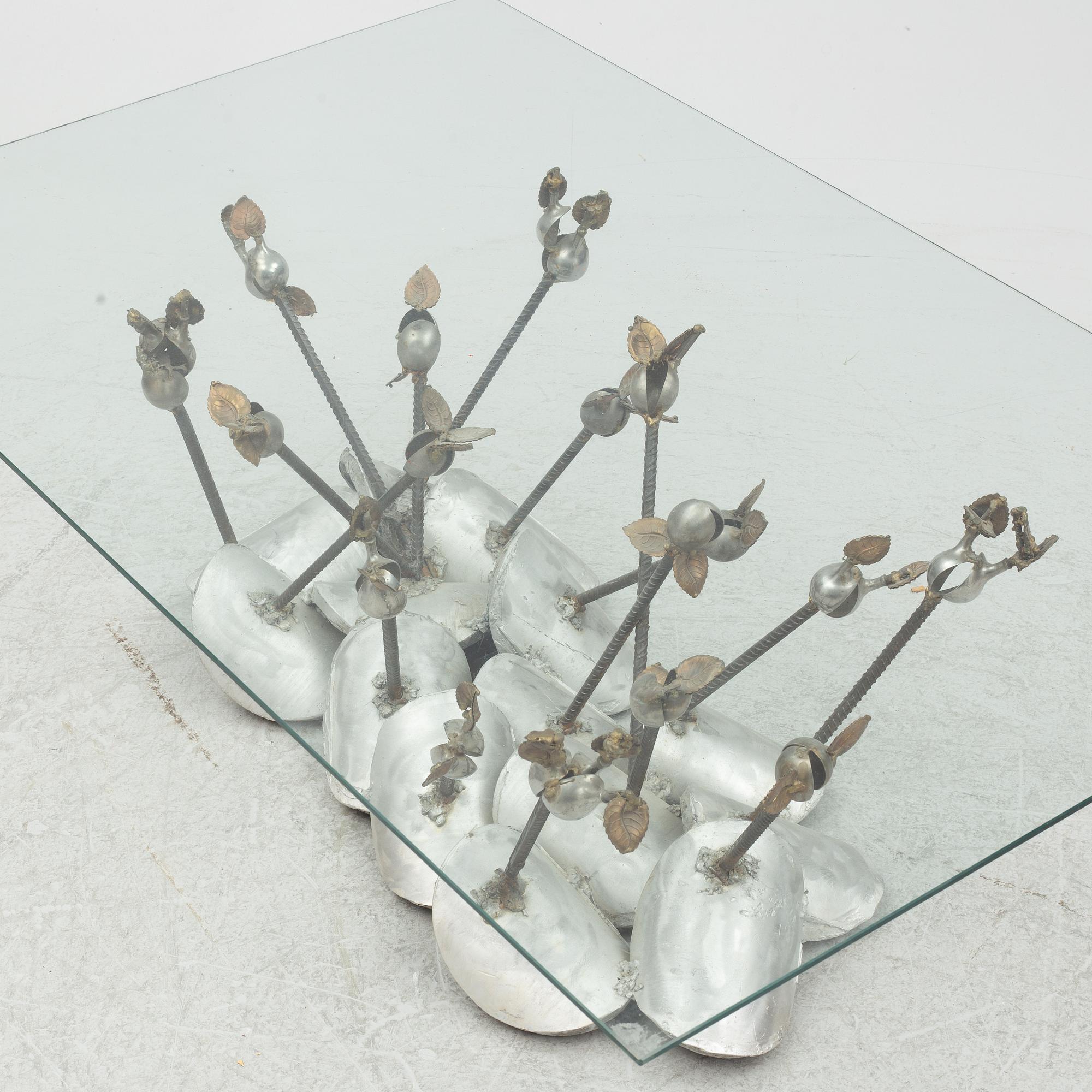 Renaud Vassas, a coffee table.