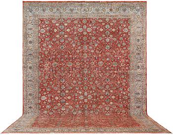 A part silk Sarouk carpet, approx. 530 x 365 cm.