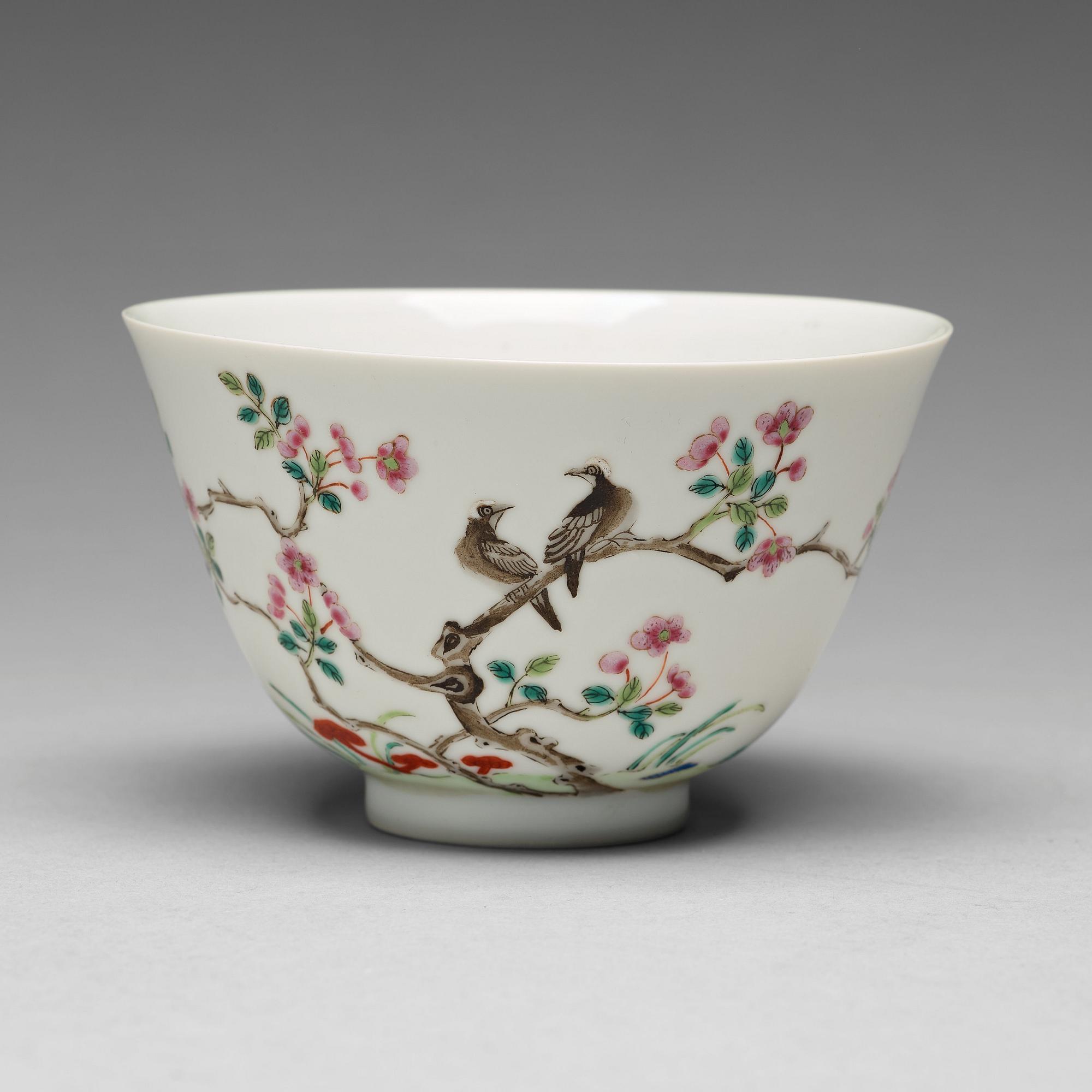 A Chinese famille rose cup, with Qianlong mark.