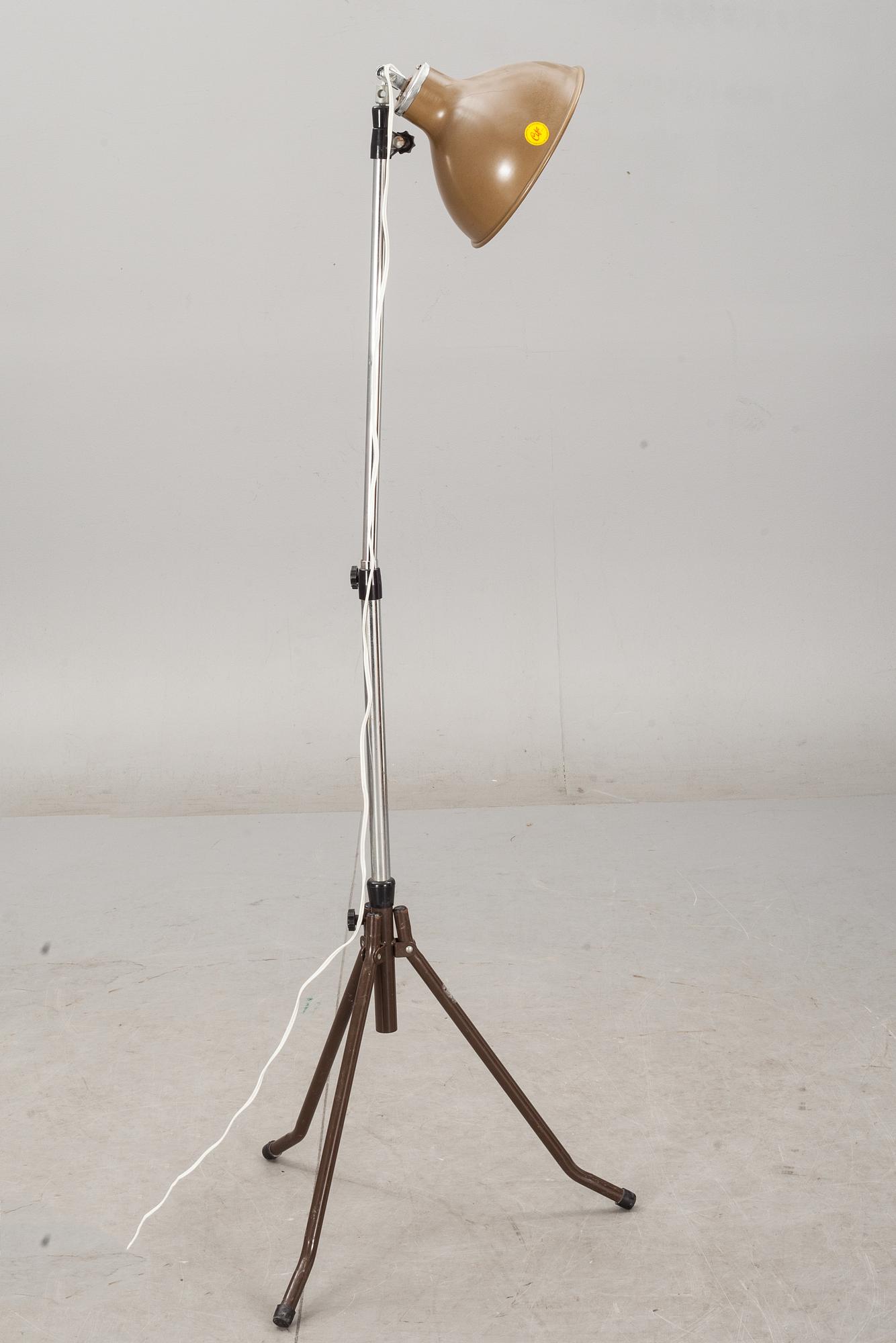 GOLVLAMPA, 1900-talets andra hälft.