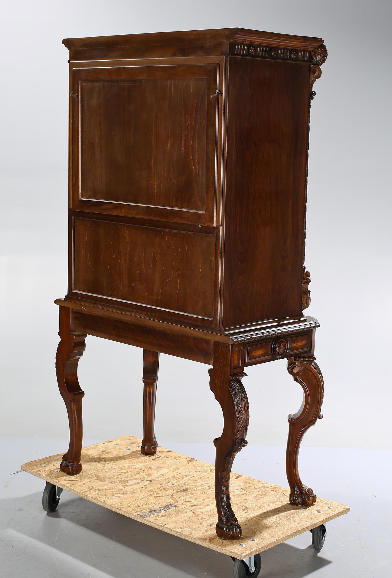 BARSKÅP, barockstil, 1900-talets andra hälft.