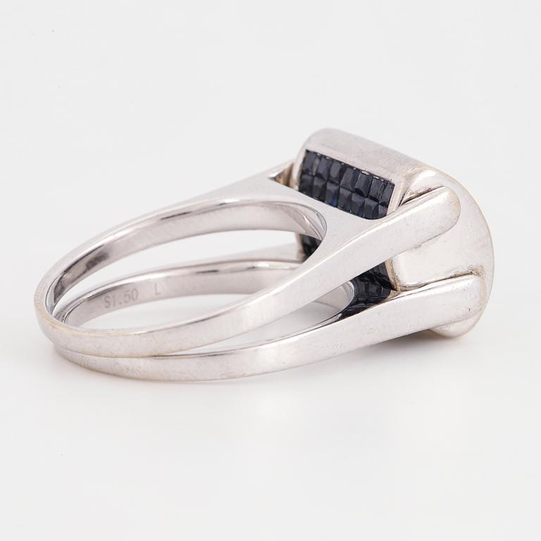 White gold, diamonds and sapphire ring.
