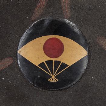 HJÄLM, "Jinghasa", lackat trä. Japan 1800-talets början.