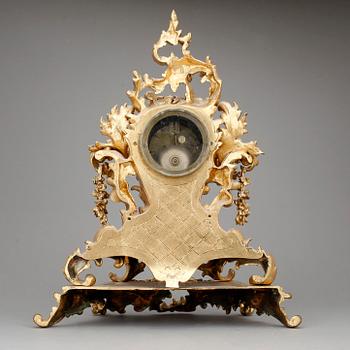 BORDSPENDYL, nyrokoko, 1800-talets andra hälft.