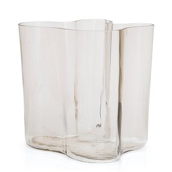 Alvar Aalto, a '3031' vase signed Alvar Aalto 3031. Iittala 1950s.