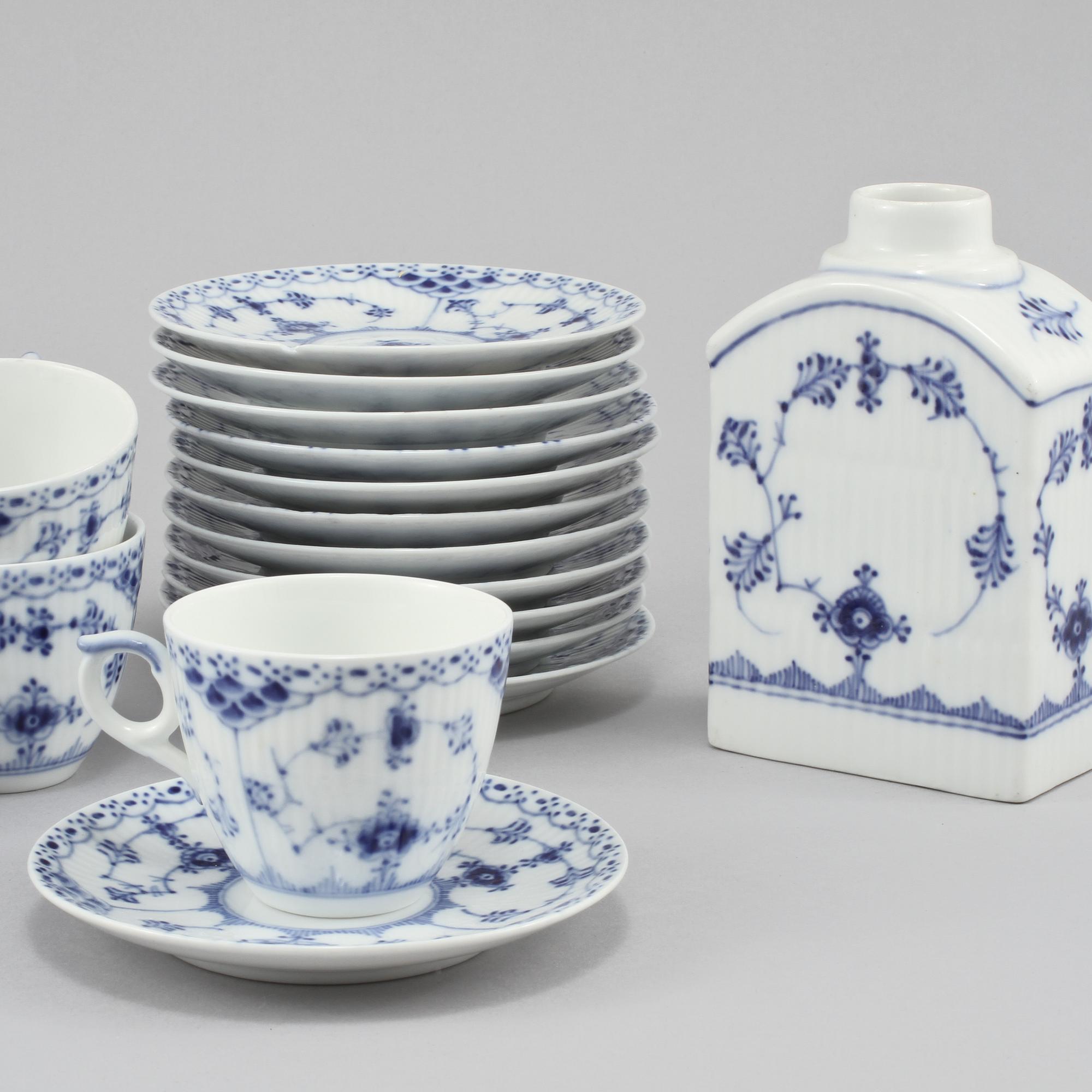 SERVISDELAR, 13 st, "Musselmalet", Royal Copenhagen, Danmark, 1900-talets andra hälft.