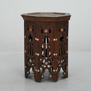 PALL, orientalisk, 1900-tal.