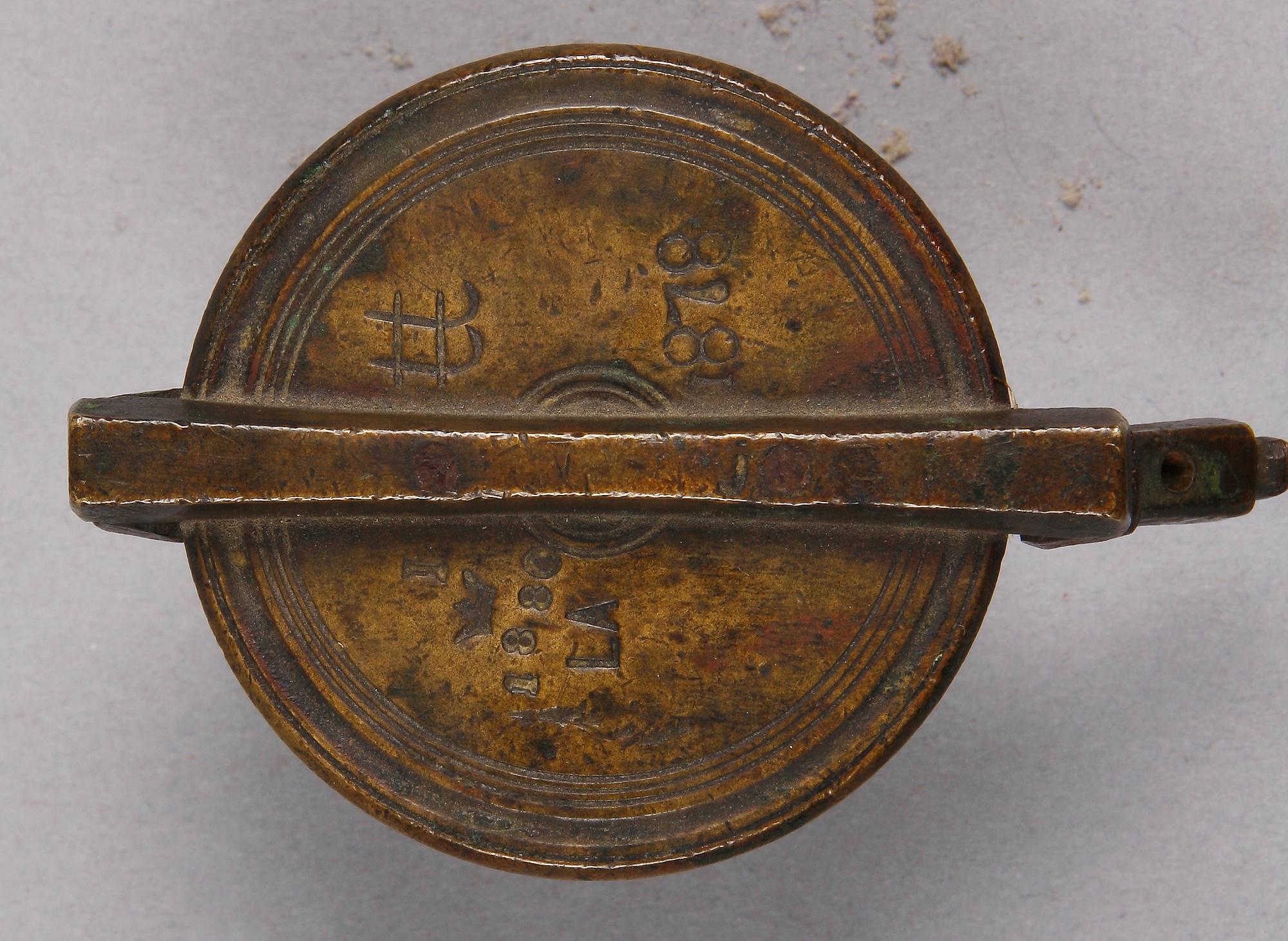 VIKTSATS, 7 delar, mässing, märkt 1880.