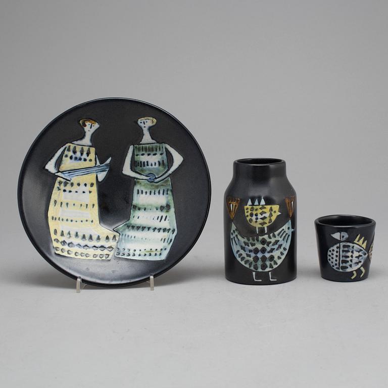 LISA LARSON, a 'Variete' stoneware dish and two vases from Gustavsberg.