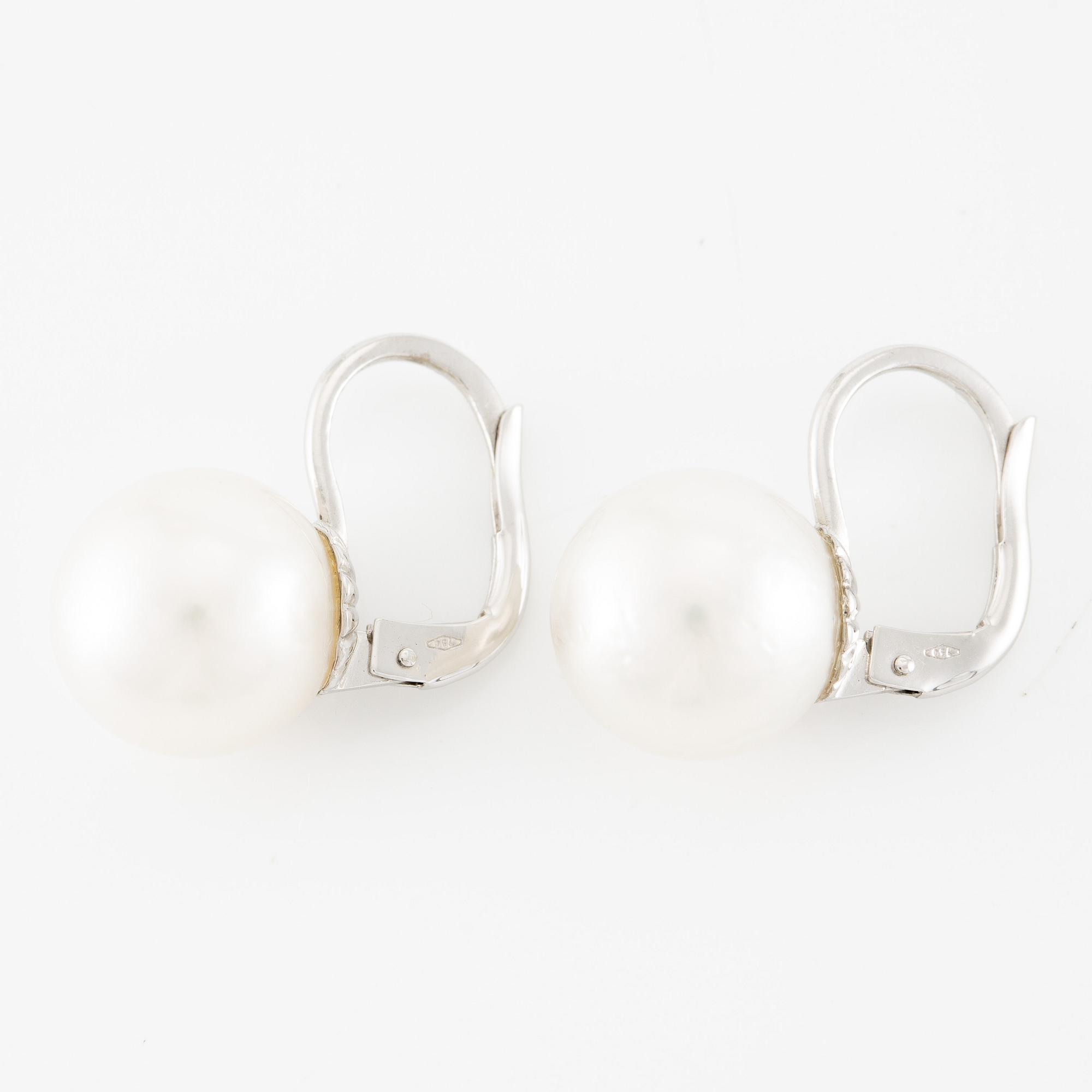 Örhängen 18K vitguld med odlade South sea pärlor.