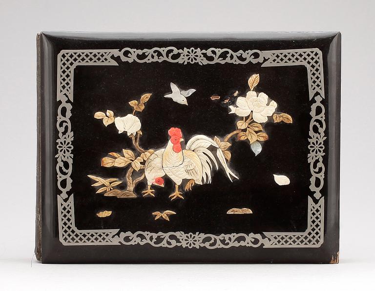 VYKORTSALBUM samt PARAPLYSTOMME, Kina, 1800/1900-tal.