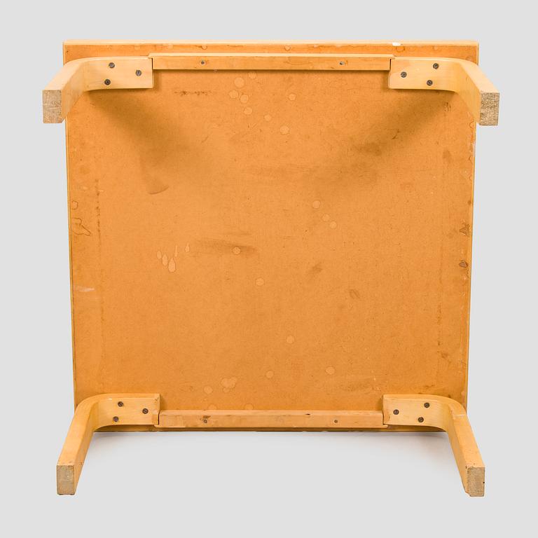 Alvar Aalto, pöytä, malli 81C, Artek 1960-luku.