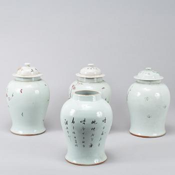 Four Chinese famille rose jars/vases with 3 covers, 20th century.