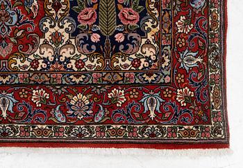 An oriental carpet, approx. 265 x 157 cm.