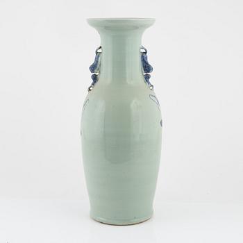 A Chinese porcelain vase, Qing dynasty, late 19th Century.