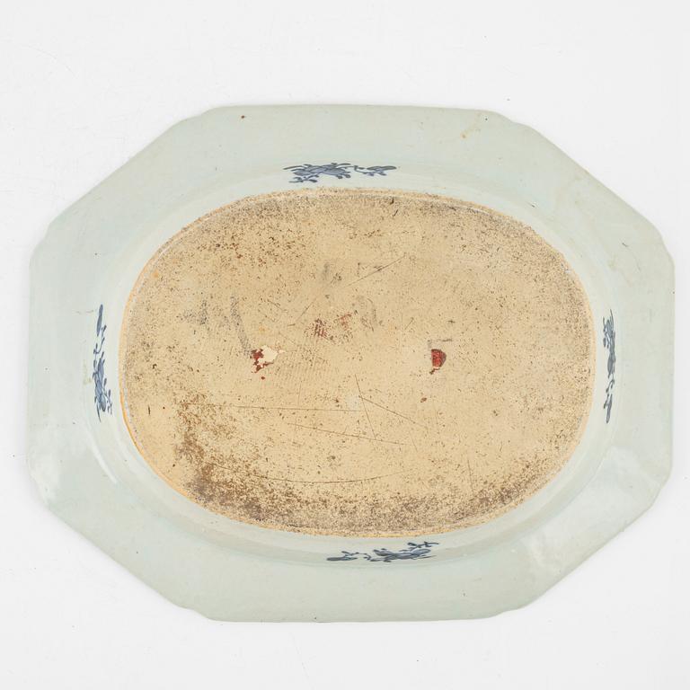 Fat med sil, kompaniporslin. Qingdynastin, 1800-tal.