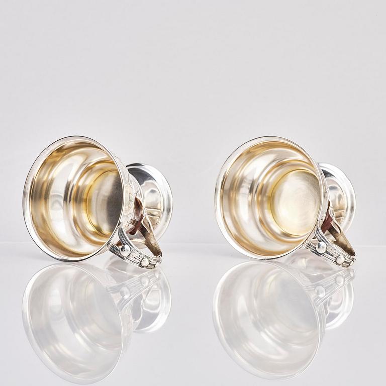 Teodor Werner & Co, ett par tekoppar med fat och skedar, silver, sannolikt Warzawa, 1899-1904.