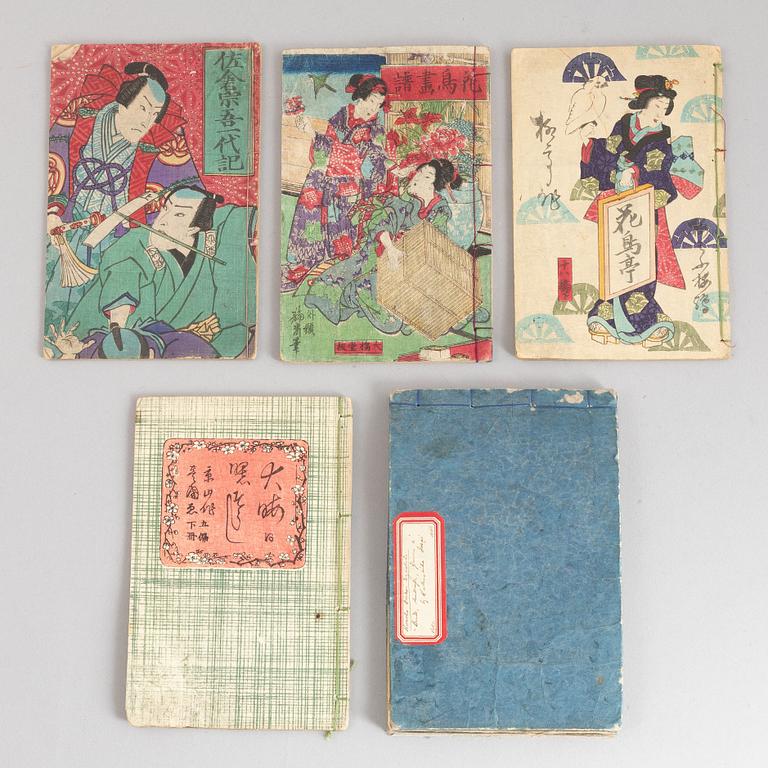 Album, fem stycken, bl. a. Katsushika Isai och Utagawa Kunnisada, Japan, Meiji (1868-1912).