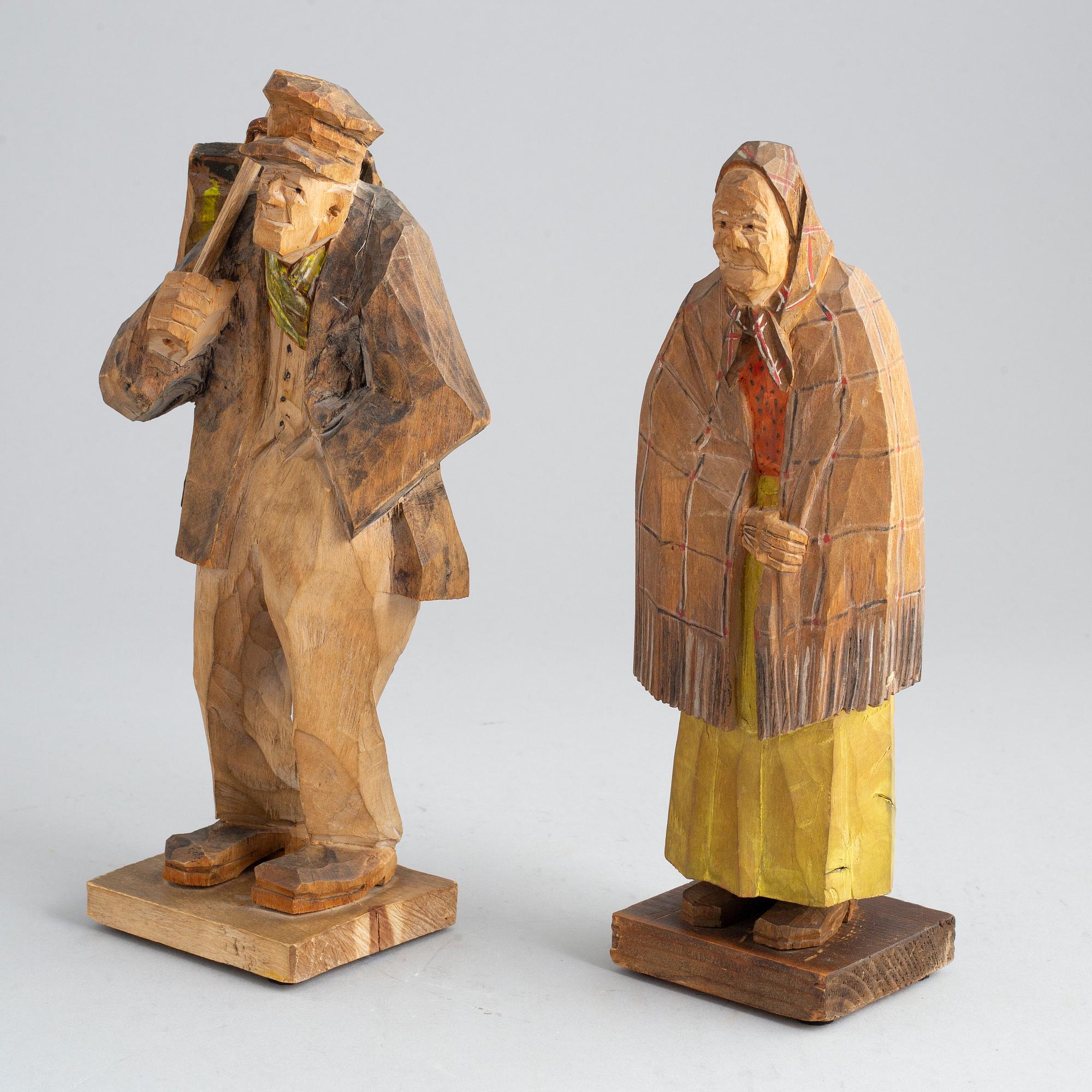 Emil Janel, sculptures. A pair. Signed. Wood, height 26 cm and 24.5 cm.