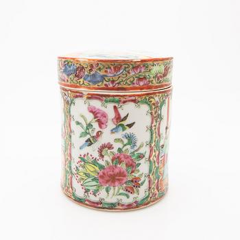 A porcelain set, 8 pieces, Canton, 19th century, China.