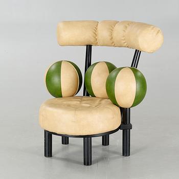 A "Globe" chair, deisgned by Peter Opsvik for Stokke Møbler, model in production from approx 1985.