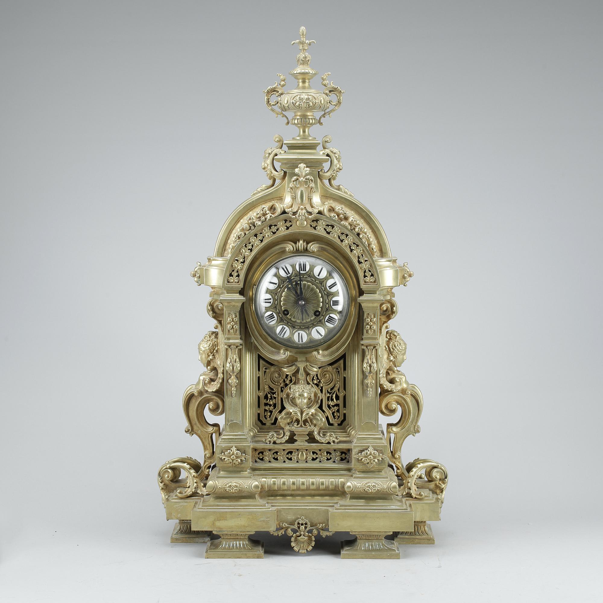 BORDSPENDYL, Louis XVI-stil, troligen Frankrike, 1800-talets andra hälft.