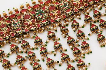 An Indian demi parure comprising a necklace and a pair of earrings.
