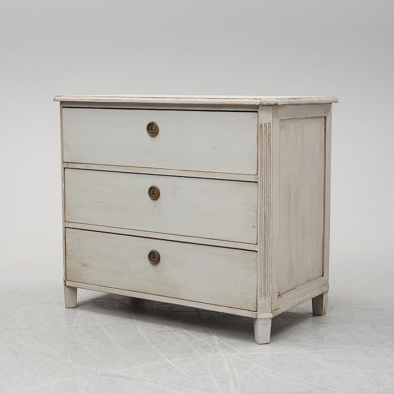 Byrå, målad. Gustaviansk stil
1900-talets mitt.