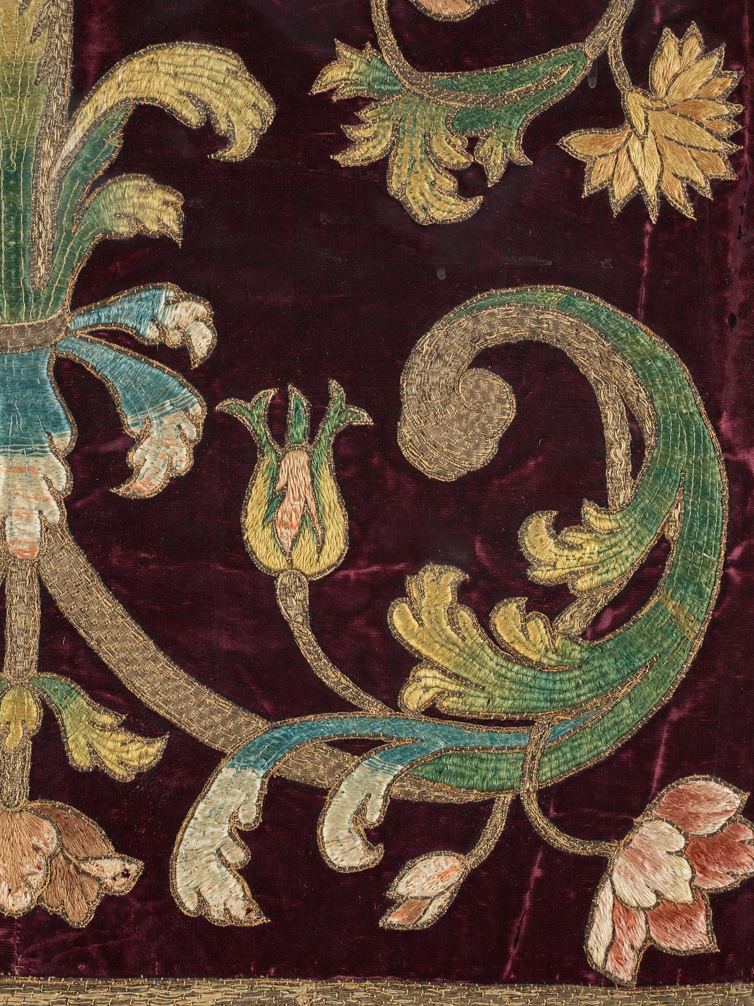 Broderi på sammet, ca 89,5 x 64 cm, sannolikt Italien,  1600-tal-1700-tal.
