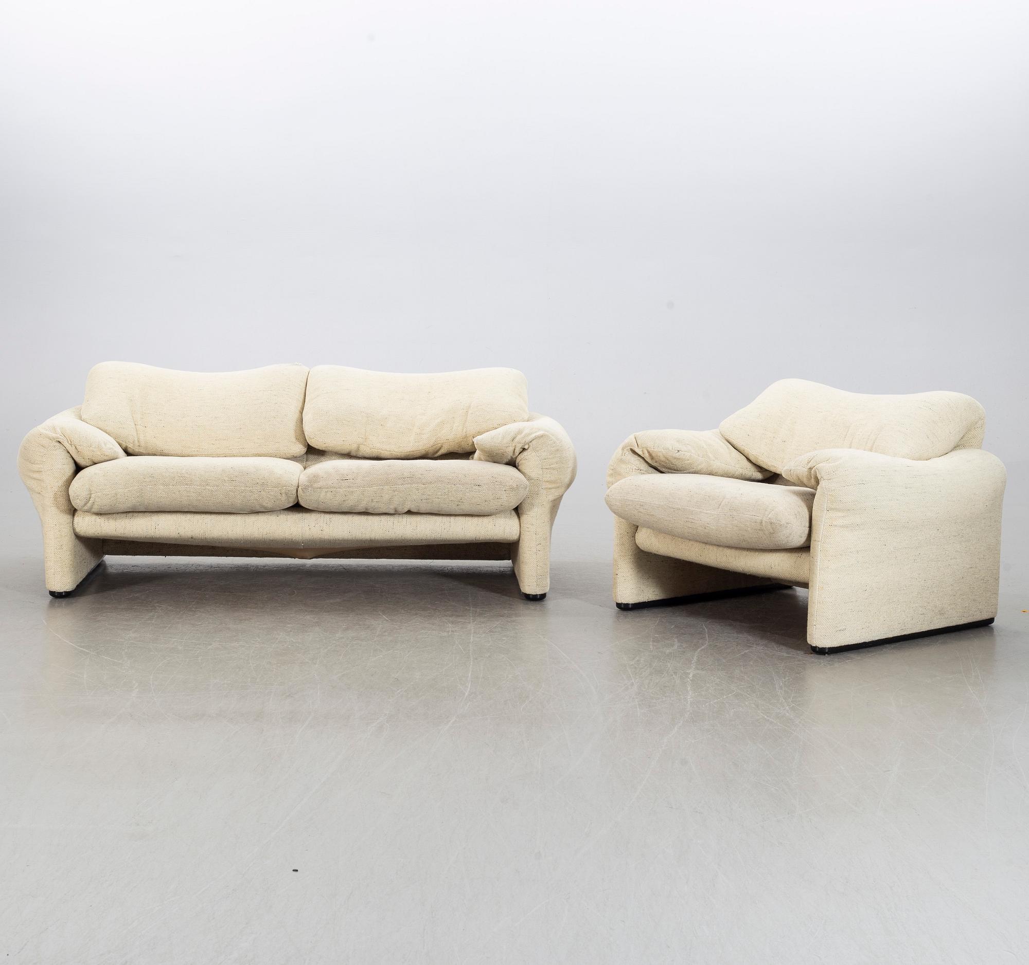 VICO MAGISTRETTI, a Maralugna sofa and easy chair for Cassina later part of the 20th century.