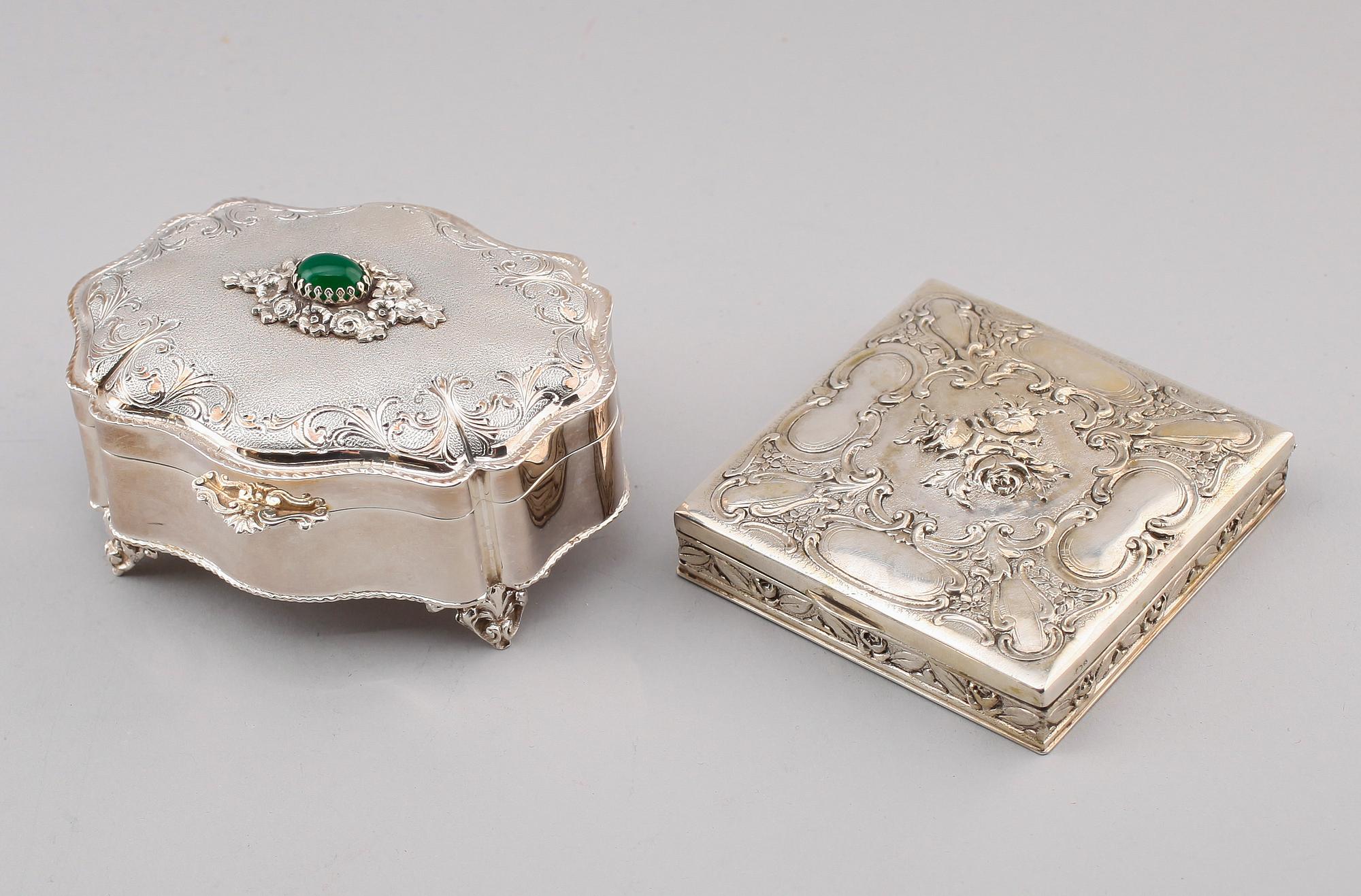 SKRIN samt DOSA, silver, svenska importstämplar, 1900-talets första hälft. Vikt ca 307 gram.