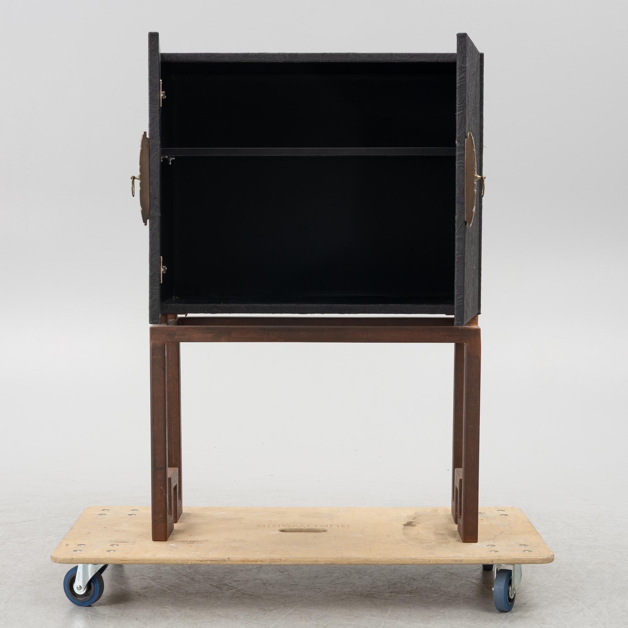 Cabinet, DIS, 2000s.