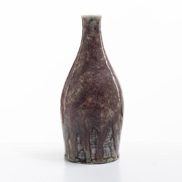 Aune Siimes, Vase, porcelain, Arabia, Finland 1940s.