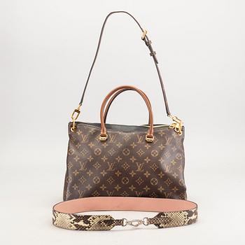 Louis Vuitton, A monogram canvas 'Pallas MM' Bag.