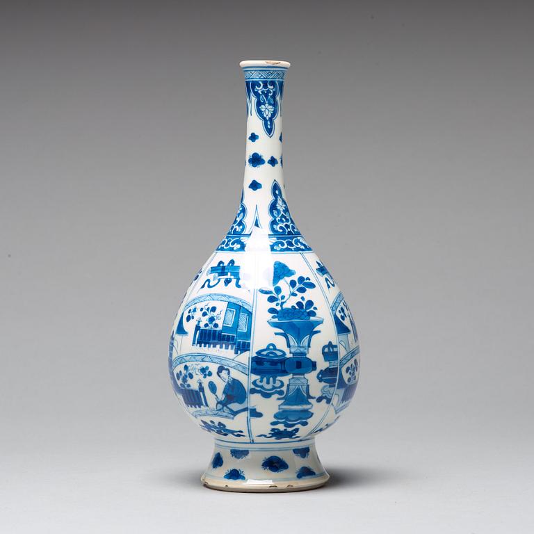 VAS, porslin. Qingdynastin, Kangxi (1662-1722).