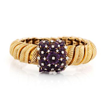 429. A Gübelin bracelet/wristwatch in 18K gold set with amethysts and round brilliant-cut diamonds.