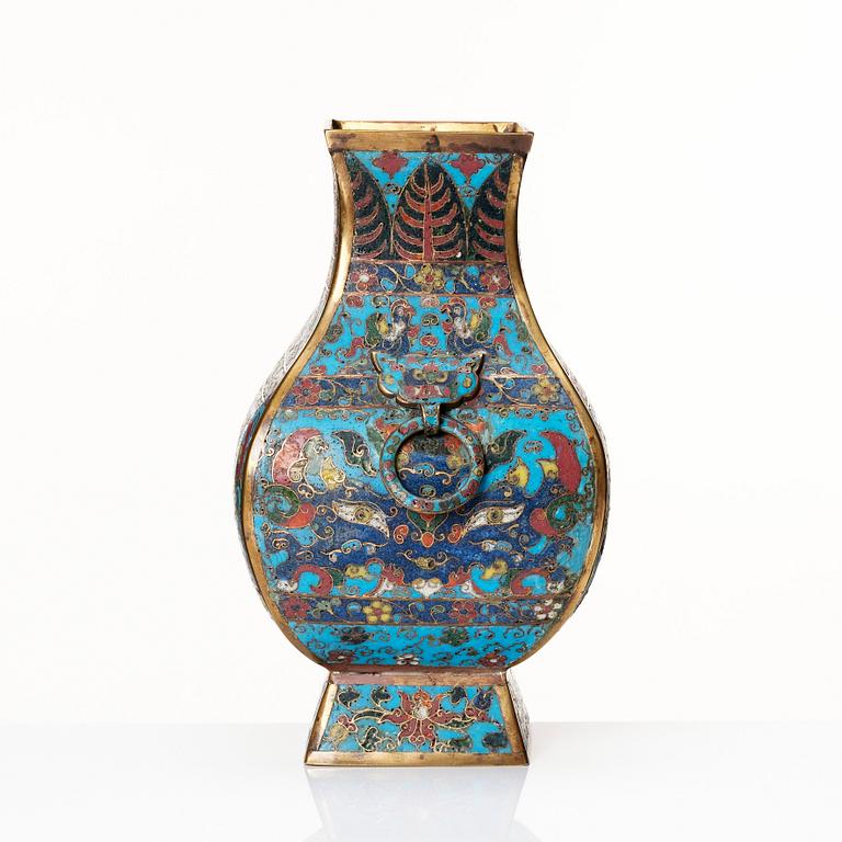 A hu shaped cloisonné vase, late Mingdynasty/early Qingdynasty, 17th Century.