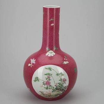 VAS, porslin, Kina, sekelskiftet 1800/1900.