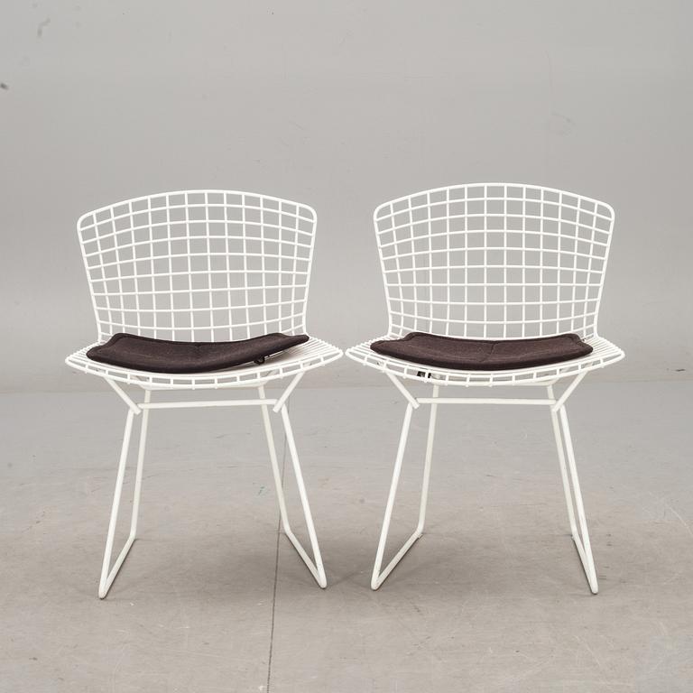 STOLAR, ett par, "Sidechair", Harry Bertoia, Knoll International, etikettmärkta.