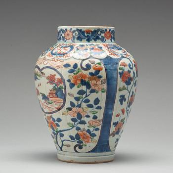 A blue and white Japanese jar, Edo period, 17th Century.