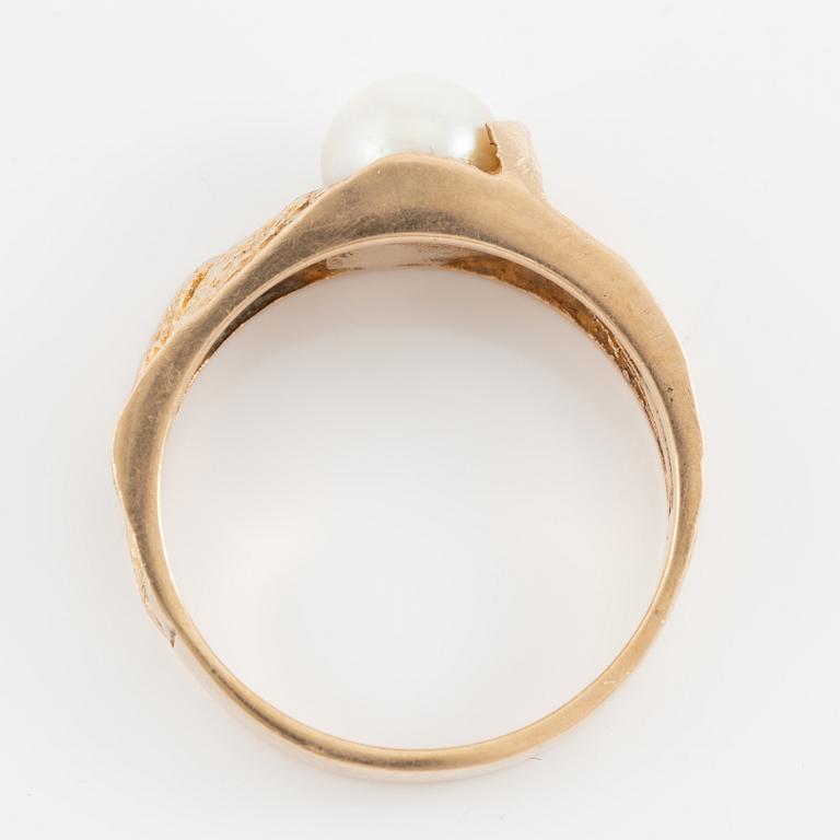 Björn Weckström, ring, 14K gold with cultured pearl, Finland 1971.