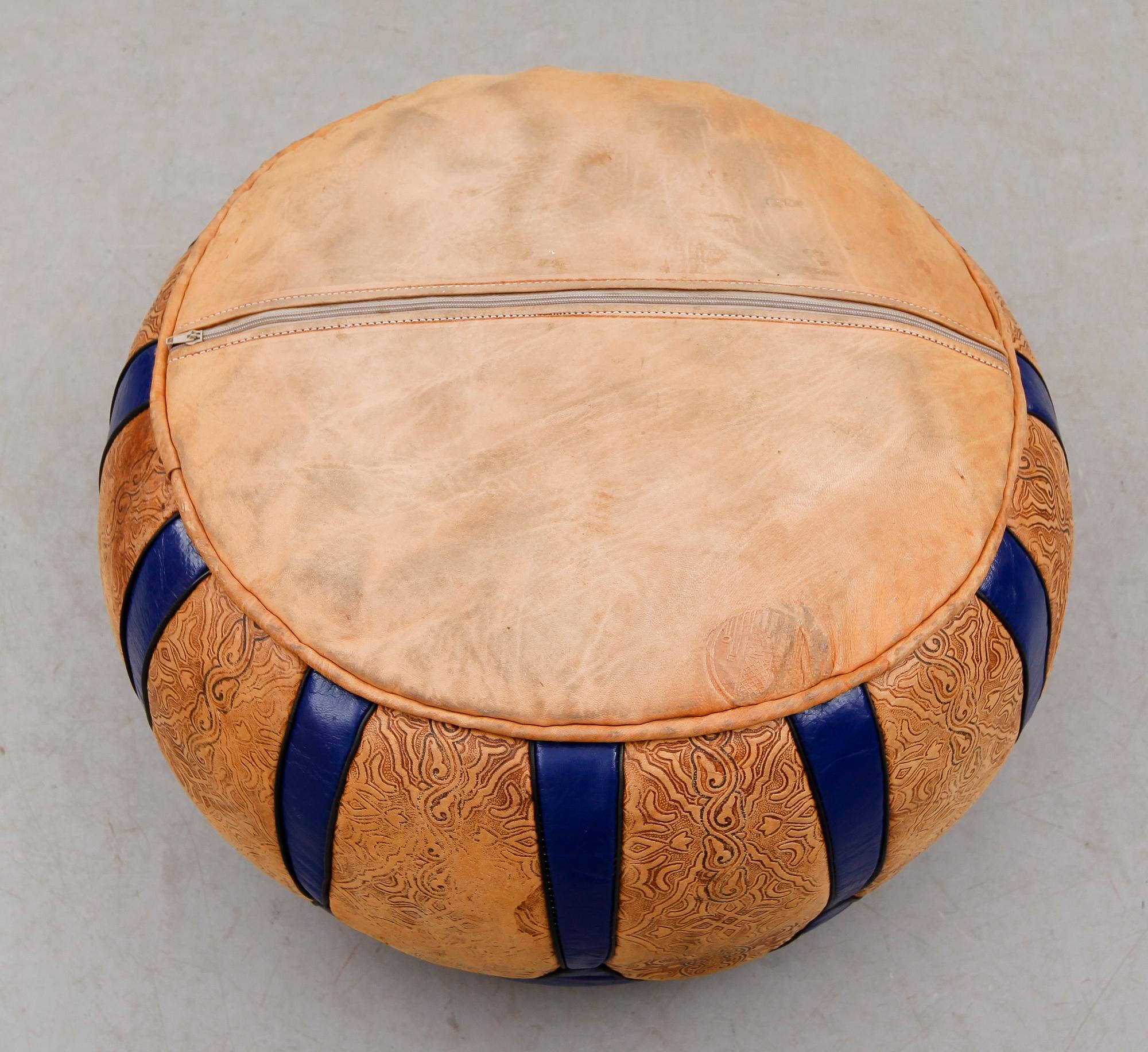 SITTPUFF, läder, 1900-talets mitt.